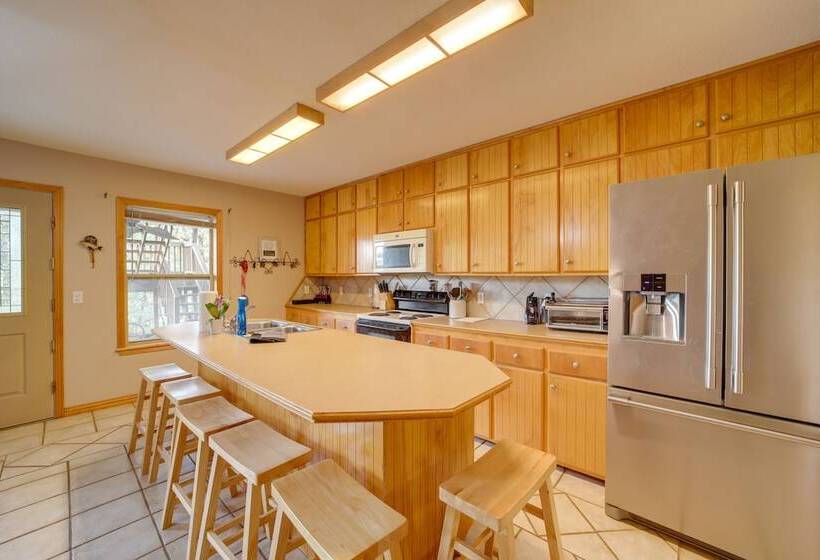 Lake Eufaula Retreat W/ Boat Slip & Fireplace!