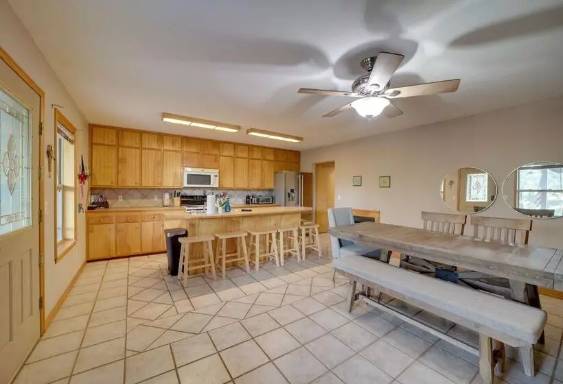 Lake Eufaula Retreat W/ Boat Slip & Fireplace!