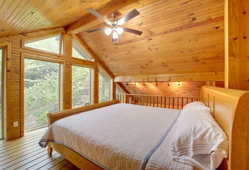 Lake Eufaula Retreat W/ Boat Slip & Fireplace!