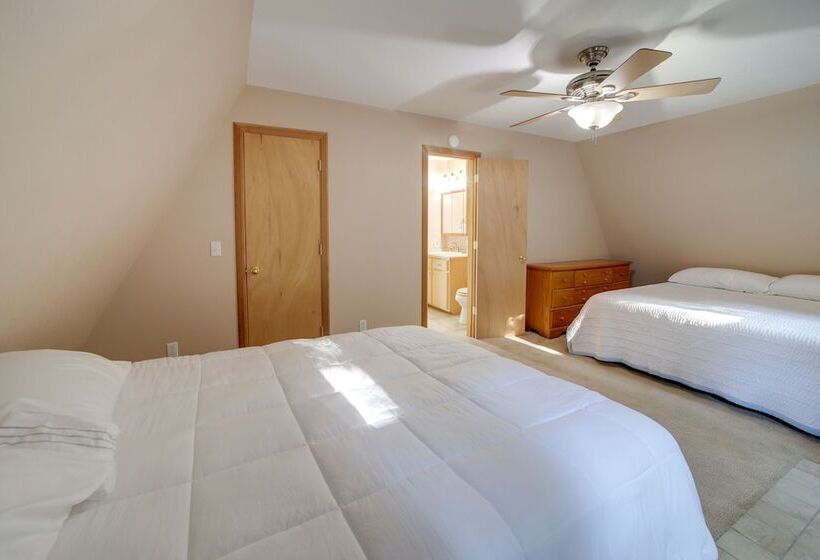 Lake Eufaula Retreat W/ Boat Slip & Fireplace!