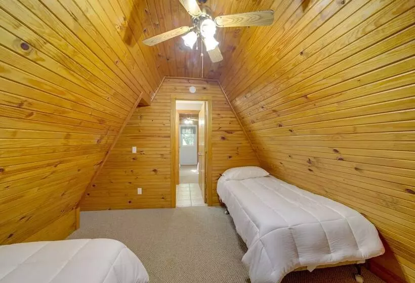 Lake Eufaula Retreat W/ Boat Slip & Fireplace!