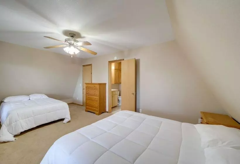 Lake Eufaula Retreat W/ Boat Slip & Fireplace!