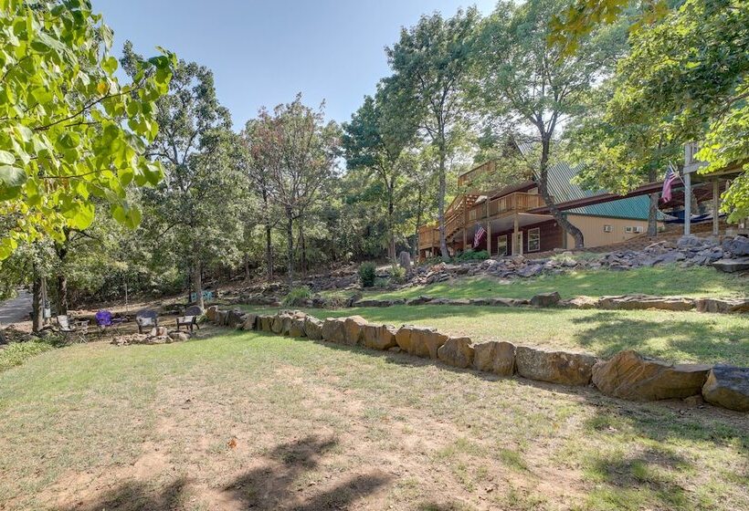 Lake Eufaula Retreat W/ Boat Slip & Fireplace!