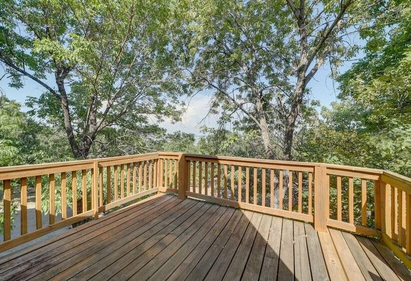 Lake Eufaula Retreat W/ Boat Slip & Fireplace!