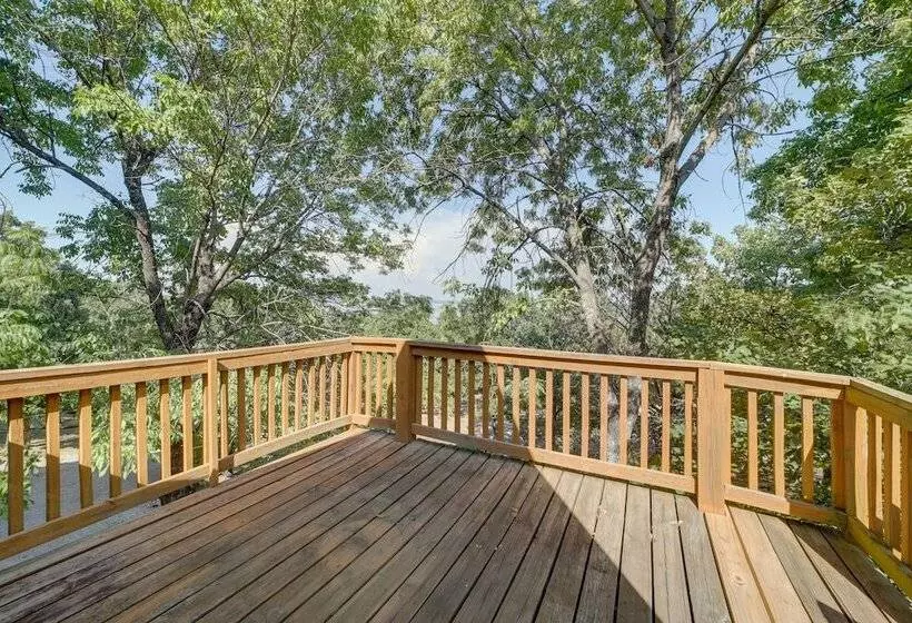 Lake Eufaula Retreat W/ Boat Slip & Fireplace!