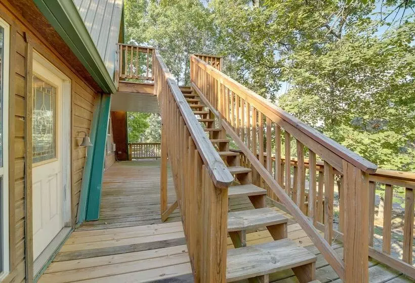 Lake Eufaula Retreat W/ Boat Slip & Fireplace!