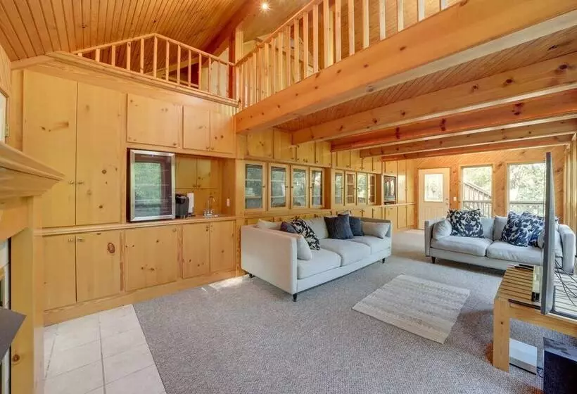 Lake Eufaula Retreat W/ Boat Slip & Fireplace!