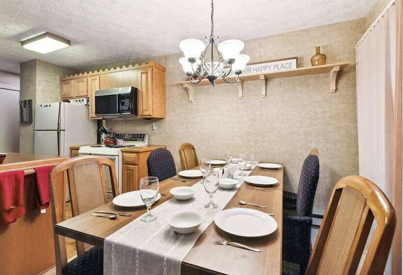 Lake Harmony Home W/ Screened Porch & Hot Tub!