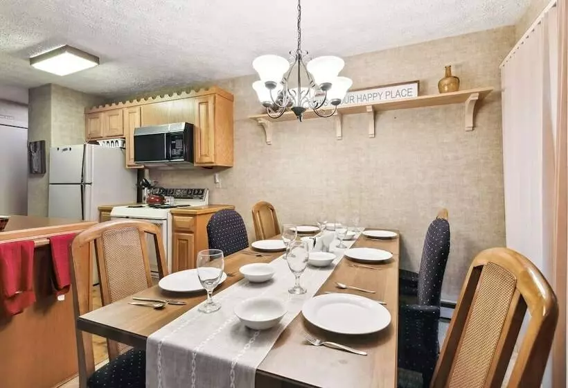 Lake Harmony Home W/ Screened Porch & Hot Tub!