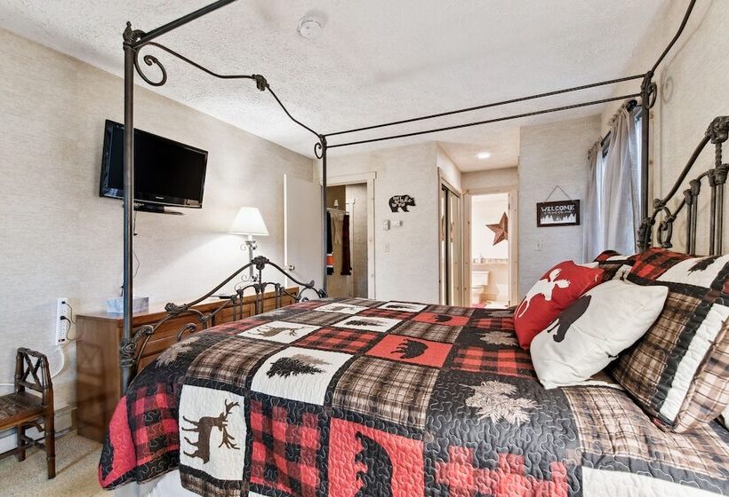 Lake Harmony Home W/ Screened Porch & Hot Tub!