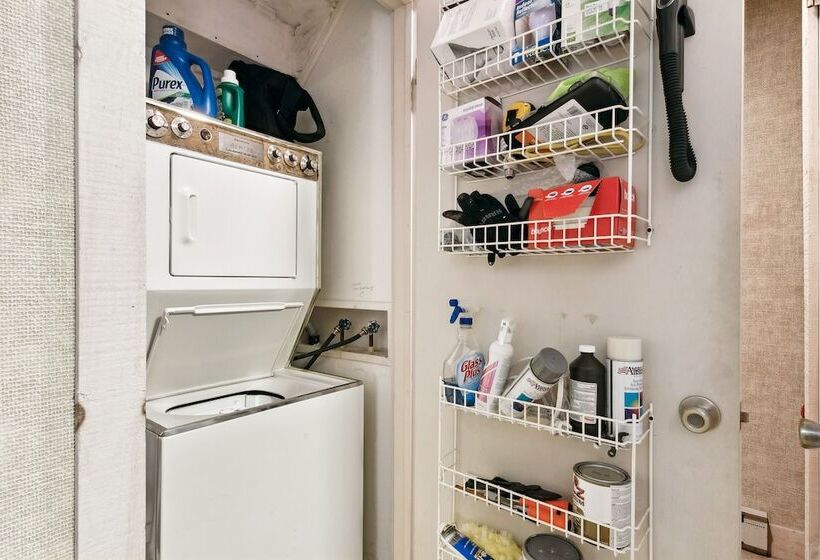 Lake Harmony Home W/ Screened Porch & Hot Tub!