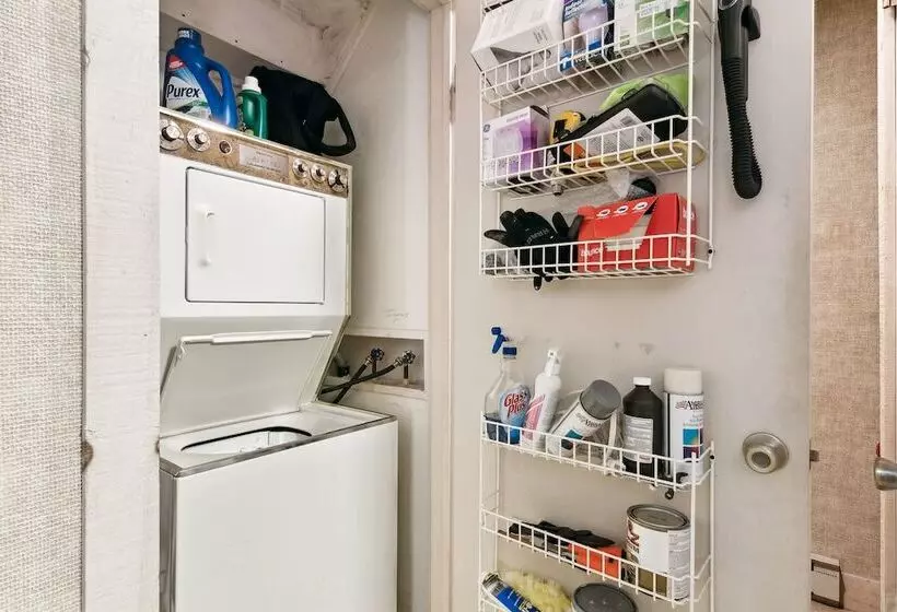 Lake Harmony Home W/ Screened Porch & Hot Tub!