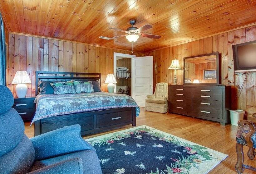 Hot Tub & Boat Dock: Lovely Lake Lure Retreat