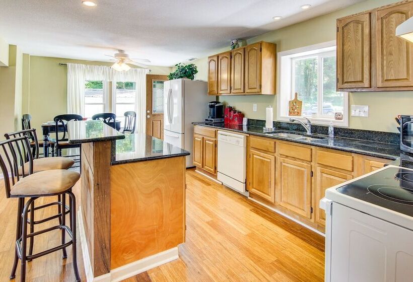 Hot Tub & Boat Dock: Lovely Lake Lure Retreat