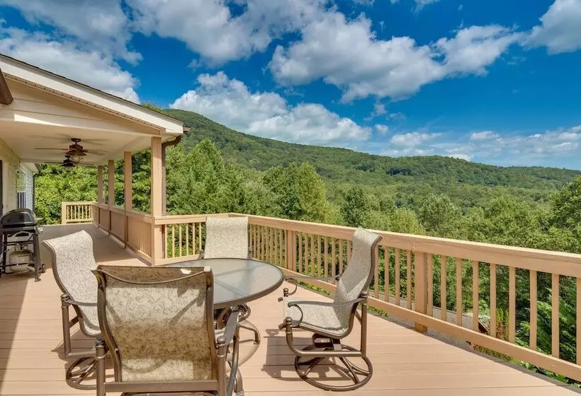 Hendersonville Retreat W/ Mtn Views & Deck!