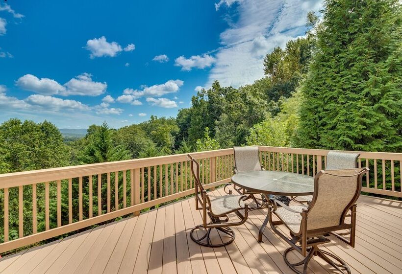 Hendersonville Retreat W/ Mtn Views & Deck!