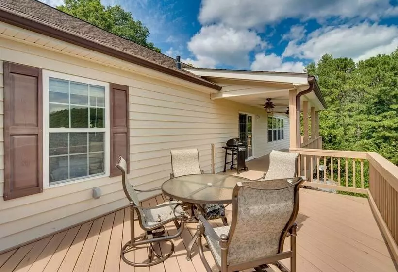 Hendersonville Retreat W/ Mtn Views & Deck!