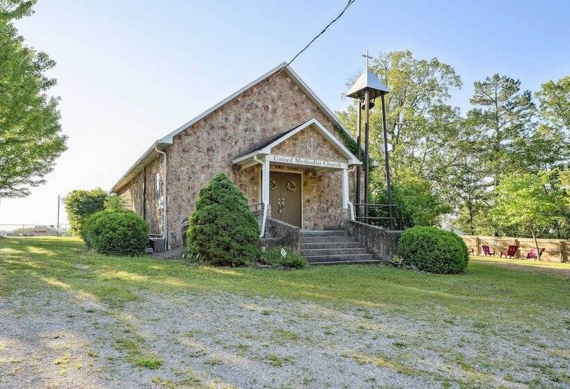 Old Church Retreat W/ Fire Pit & Air Hockey!