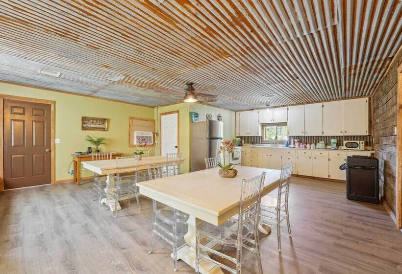 Old Church Retreat W/ Fire Pit & Air Hockey!