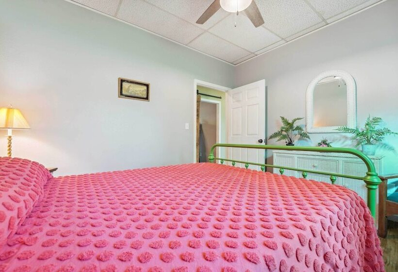 Old Church Retreat W/ Fire Pit & Air Hockey!