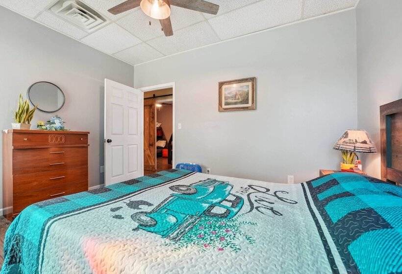 Old Church Retreat W/ Fire Pit & Air Hockey!