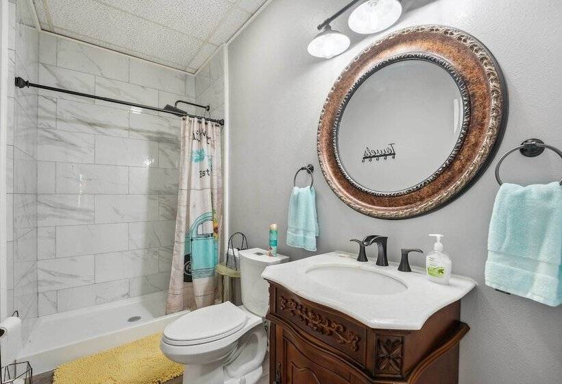 Old Church Retreat W/ Fire Pit & Air Hockey!