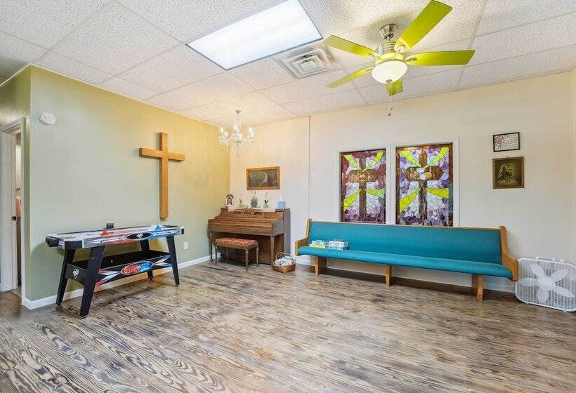 Old Church Retreat W/ Fire Pit & Air Hockey!