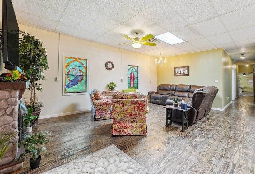 Old Church Retreat W/ Fire Pit & Air Hockey!