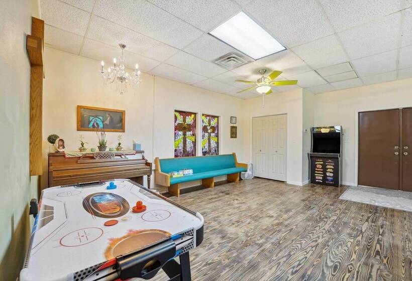 Old Church Retreat W/ Fire Pit & Air Hockey!