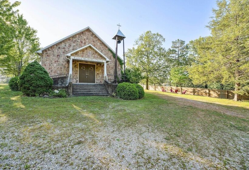 Old Church Retreat W/ Fire Pit & Air Hockey!