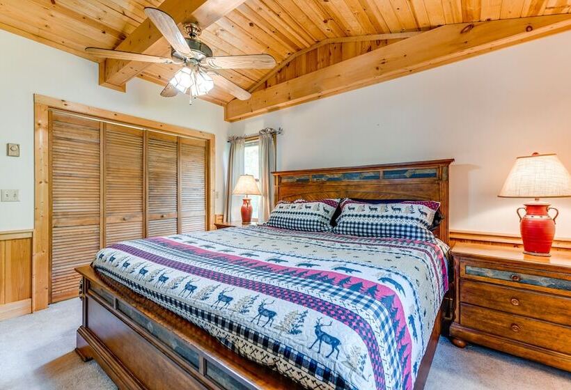 Peaceful Maggie Valley Cabin W/ Mountain Views!