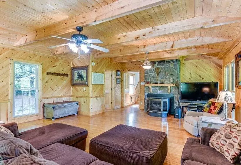 Peaceful Maggie Valley Cabin W/ Mountain Views!