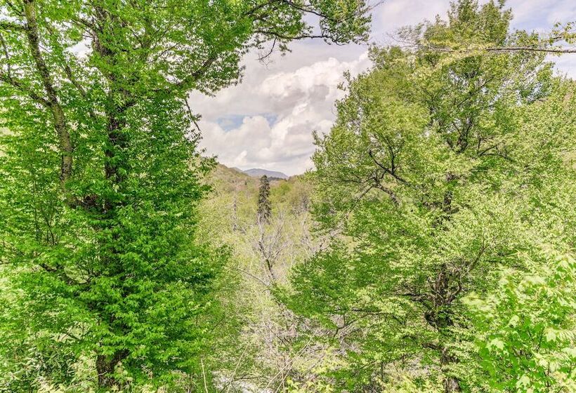 Peaceful Maggie Valley Cabin W/ Mountain Views!