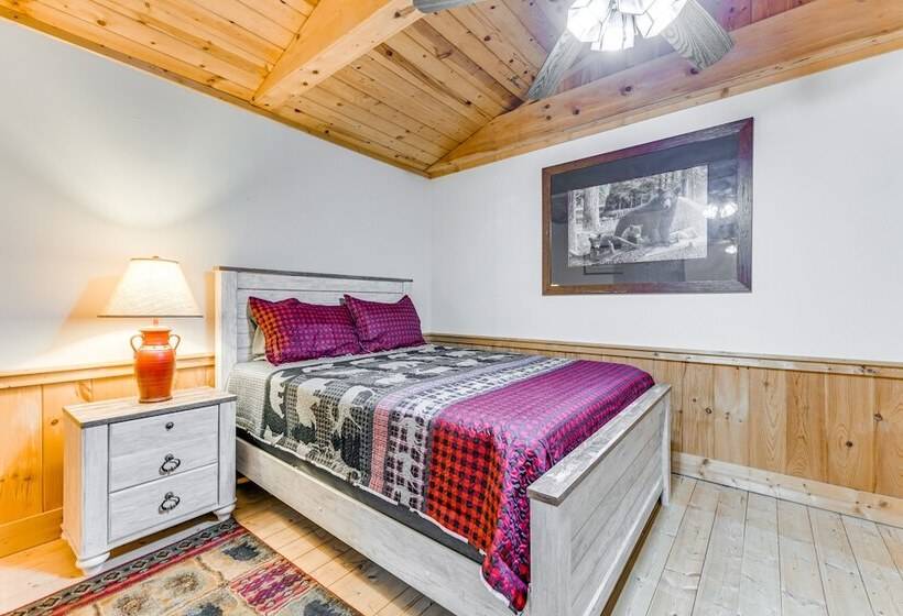 Peaceful Maggie Valley Cabin W/ Mountain Views!