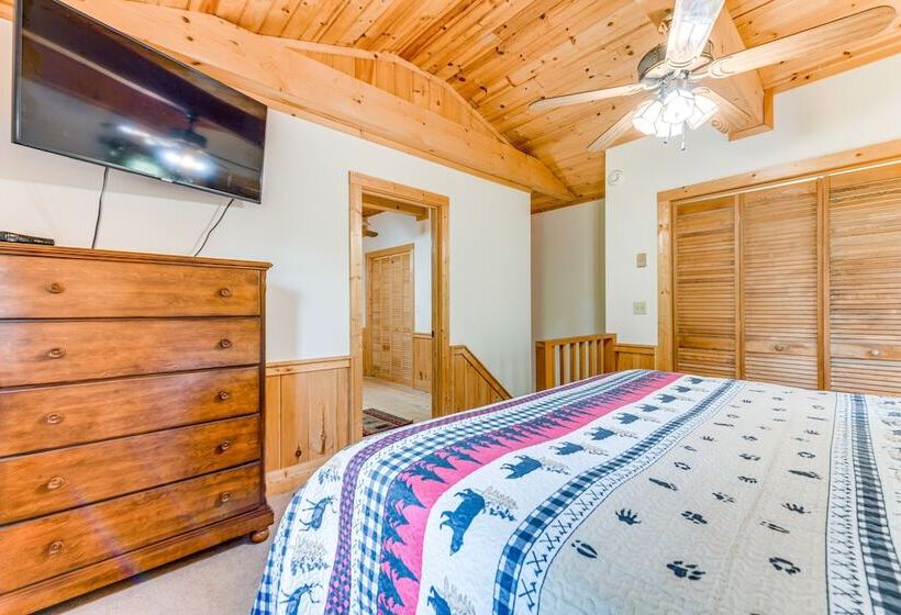 Peaceful Maggie Valley Cabin W/ Mountain Views!