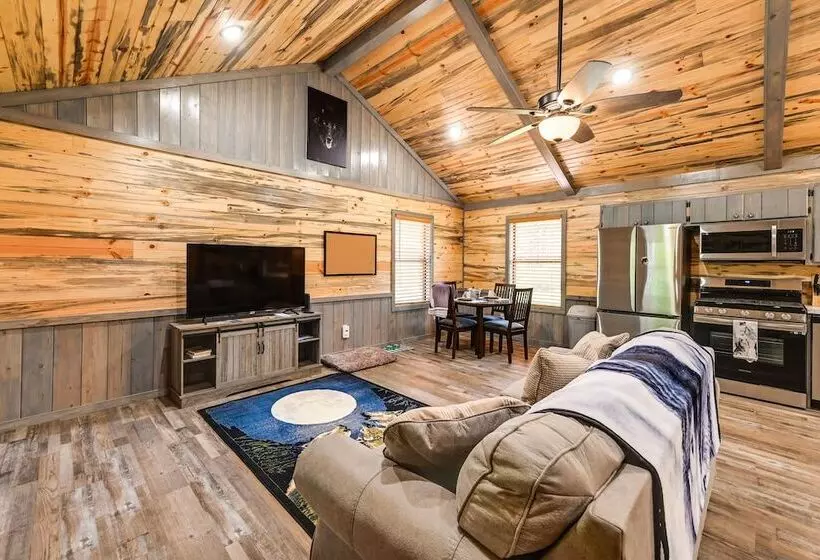 Pet Friendly Broken Bow Cabin Near Lukfata Creek!