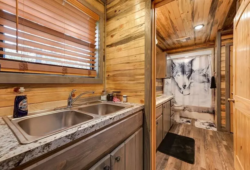 Pet Friendly Broken Bow Cabin Near Lukfata Creek!