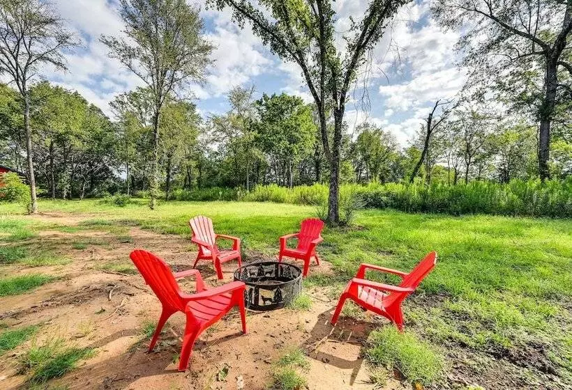 Pet Friendly Broken Bow Cabin Near Lukfata Creek!