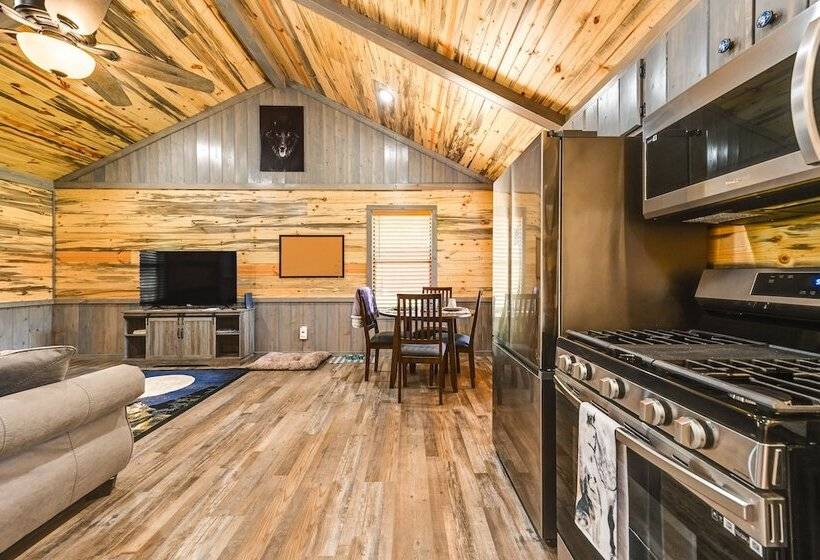 Pet Friendly Broken Bow Cabin Near Lukfata Creek!
