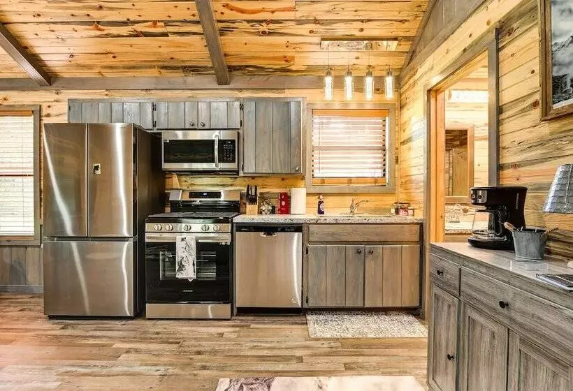 Pet Friendly Broken Bow Cabin Near Lukfata Creek!