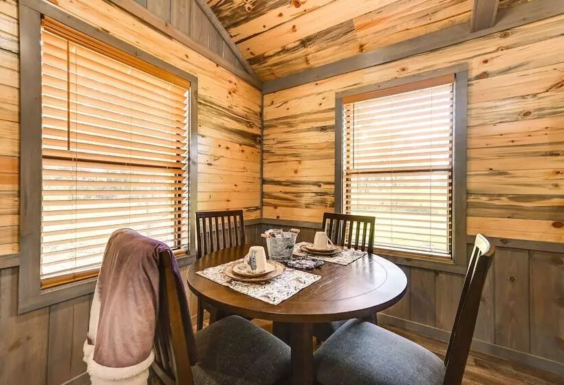 Pet Friendly Broken Bow Cabin Near Lukfata Creek!