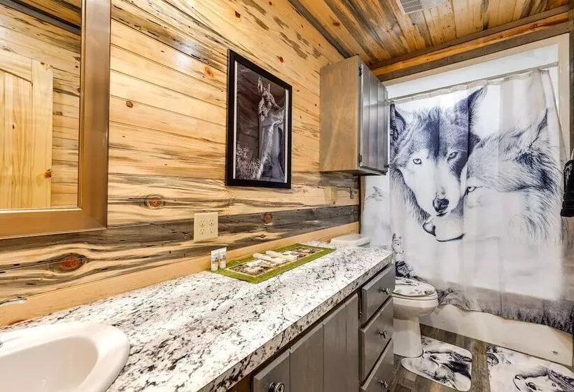 Pet Friendly Broken Bow Cabin Near Lukfata Creek!