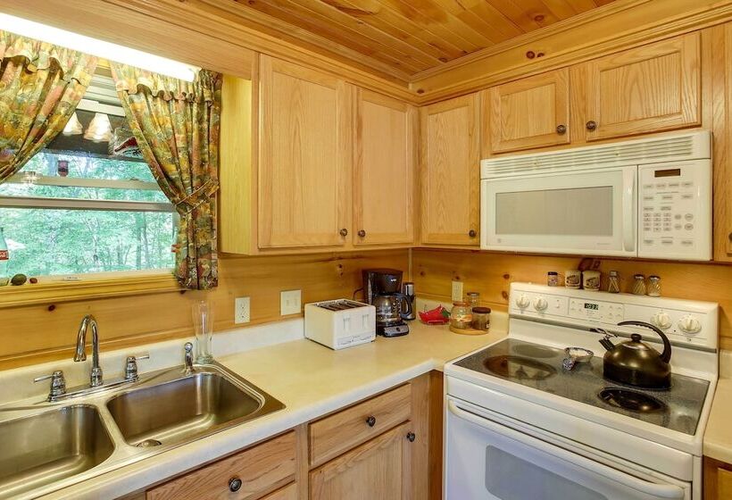 Pet Friendly Byrdstown Cabin W/ Fire Pit & Porch!