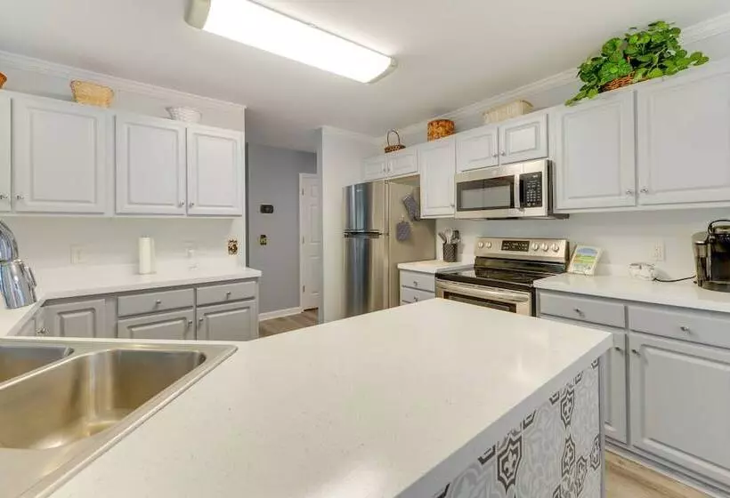 Pet Friendly Pinehurst Home W/ Deck   Near Golf
