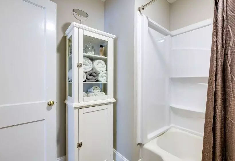 Pet Friendly Travelers Rest Home W/ Covered Patio