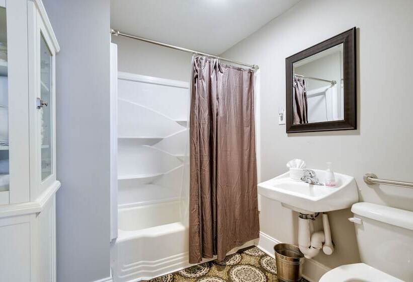 Pet Friendly Travelers Rest Home W/ Covered Patio