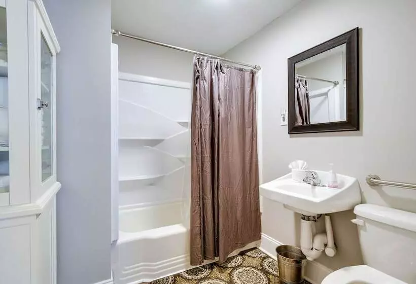 Pet Friendly Travelers Rest Home W/ Covered Patio