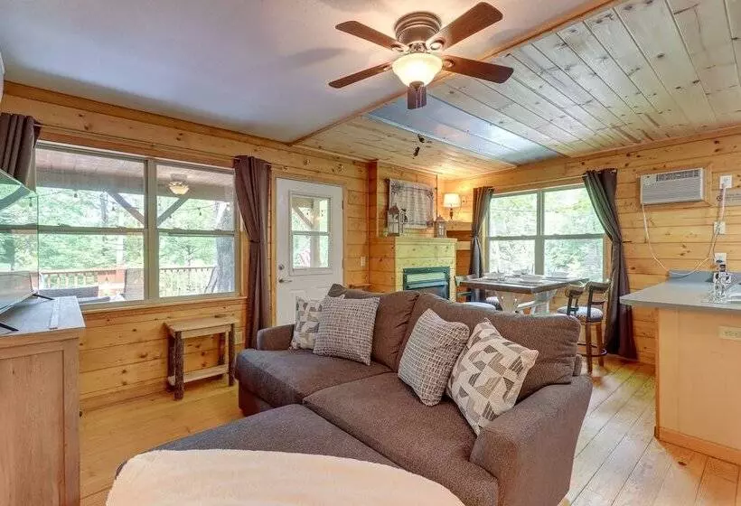 Remote Escape: Murphy Cozy Cabin In The Woods