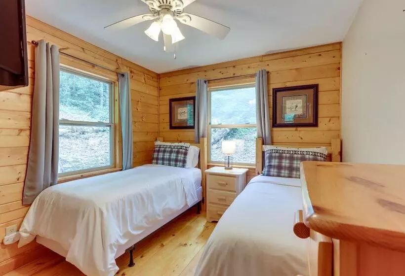 Remote Escape: Murphy Cozy Cabin In The Woods