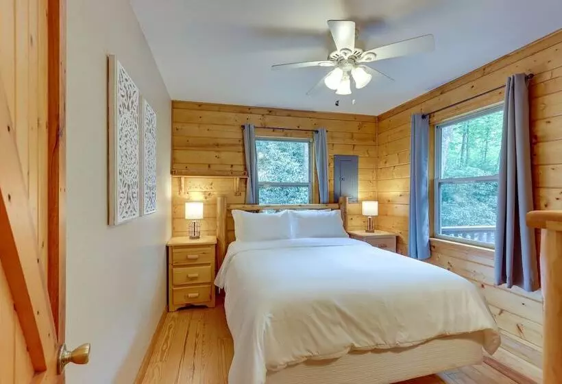 Remote Escape: Murphy Cozy Cabin In The Woods